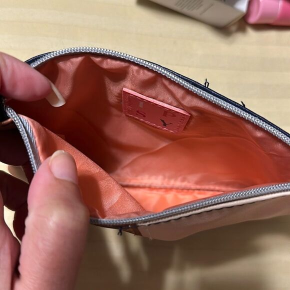 IPSY travel or cosmetic bag, tassle zipper pull NWOT - Picture 3 of 3